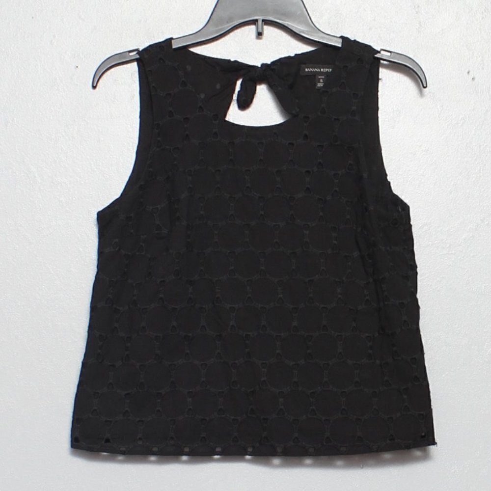 Banana Republic sleeveless black lace blouse